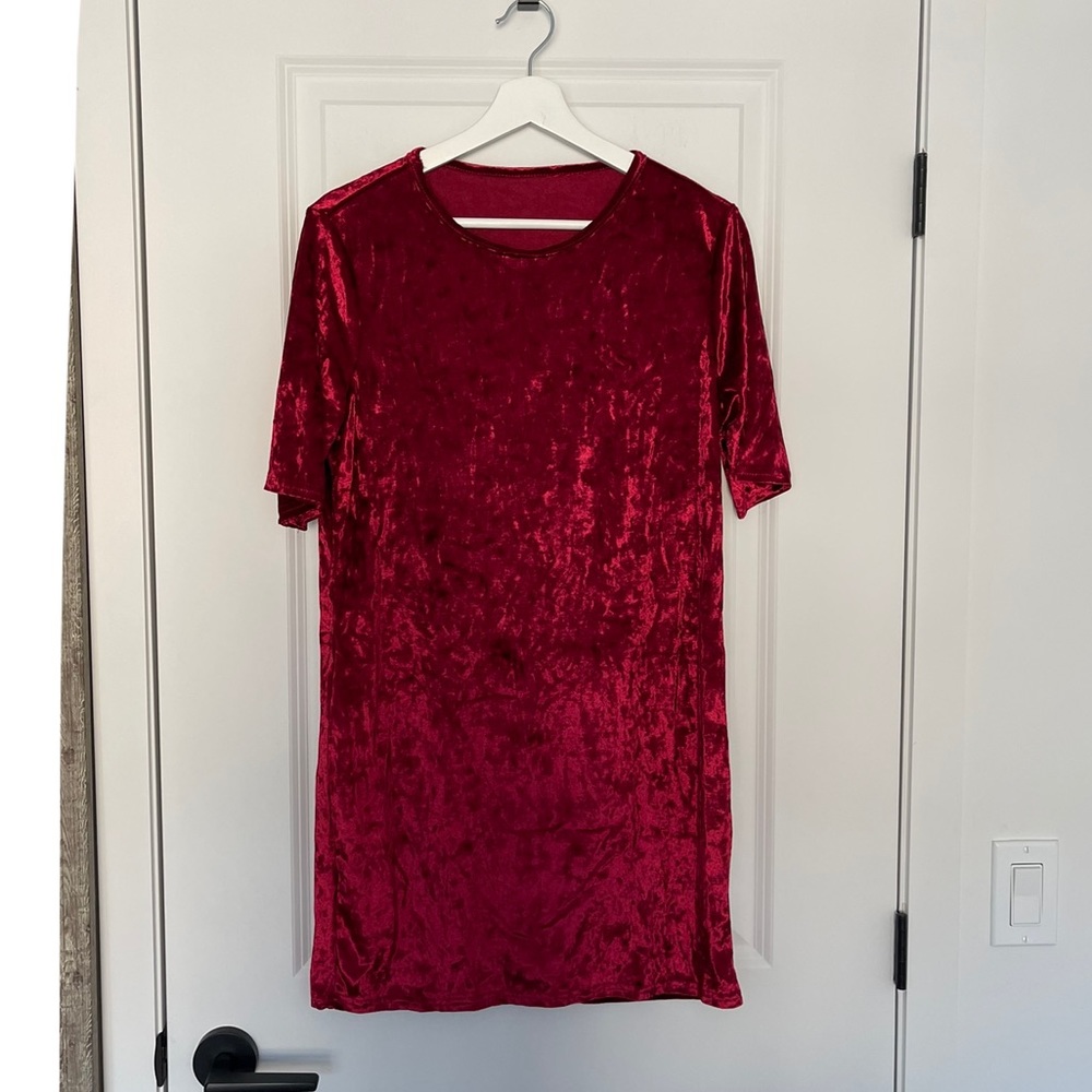 ✨3/10$ NWOT Velvet Short Sleeve Dress